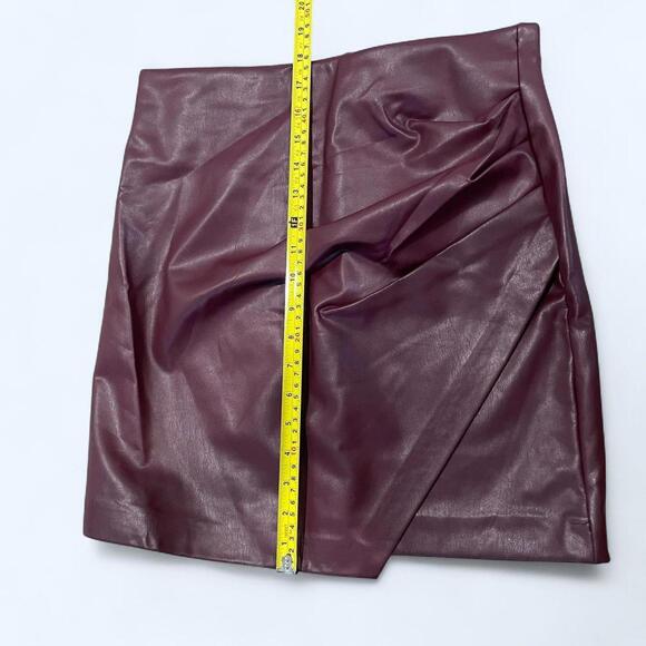burgundy faux leather skirt. dynamite size medium - Picture 4 of 6